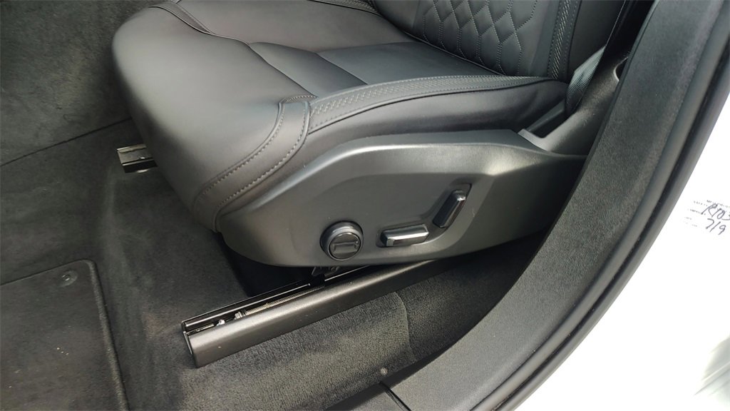 Certified 2025 Volvo XC90 B6 Plus image 10