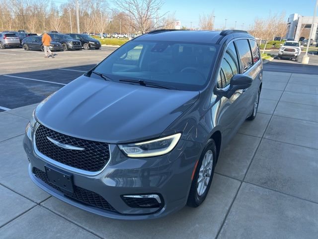 Used 2022 Chrysler Pacifica Touring-L image 11