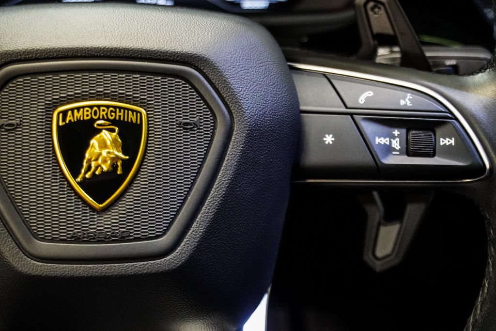Used 2022 Lamborghini Urus AWD/4WD image 14