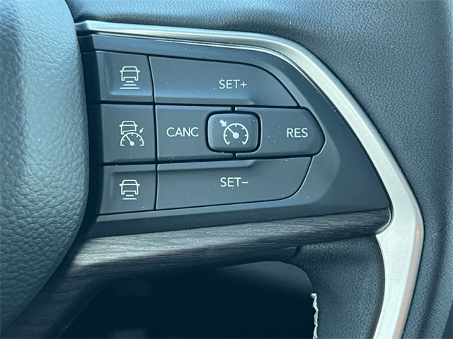 New 2025 Jeep Grand Cherokee Limited w/ Black Appearance Package image 21