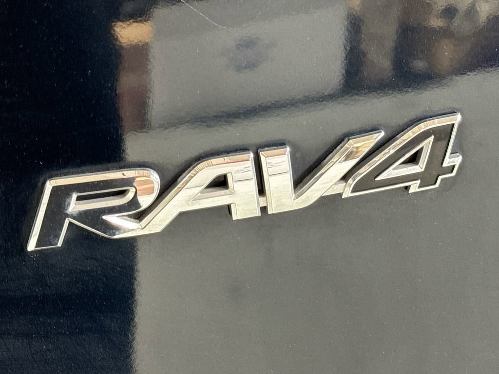 Used 2017 Toyota RAV4 SE image 11