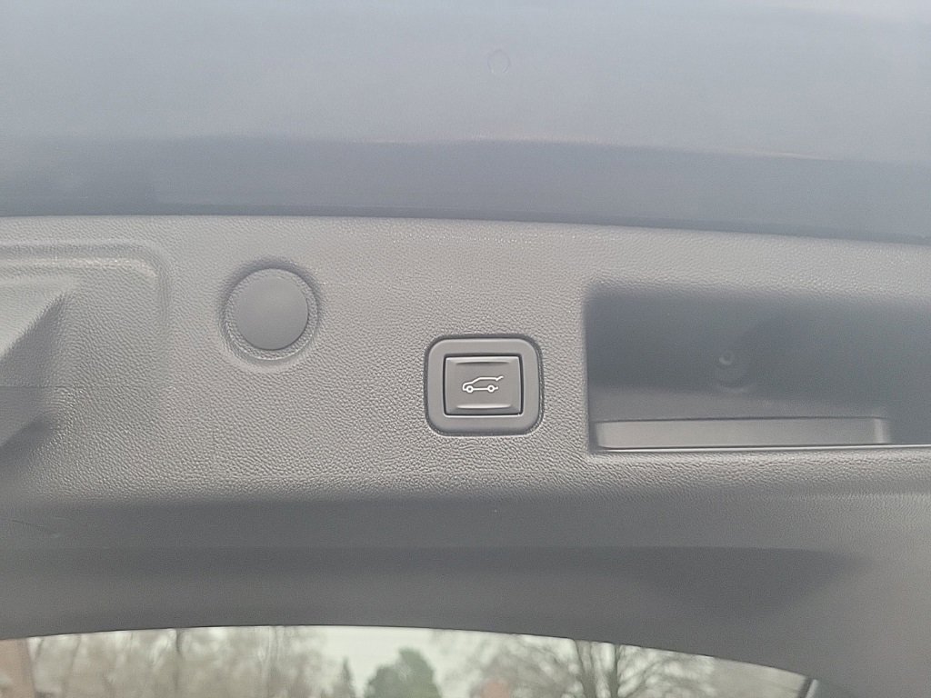 Used 2023 Chevrolet Equinox LT image 31