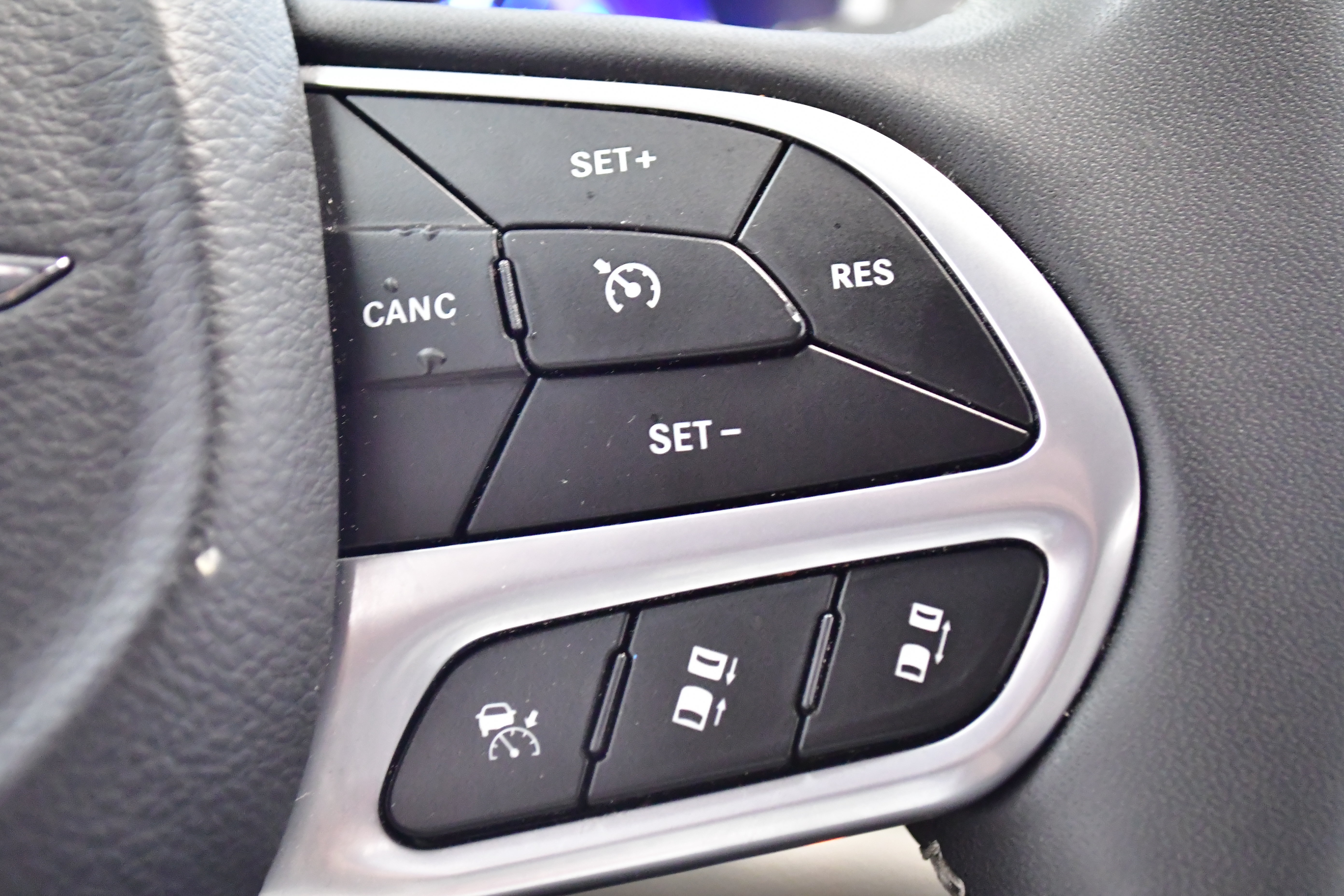 Used 2024 Chrysler Pacifica Touring-L FWD image 26