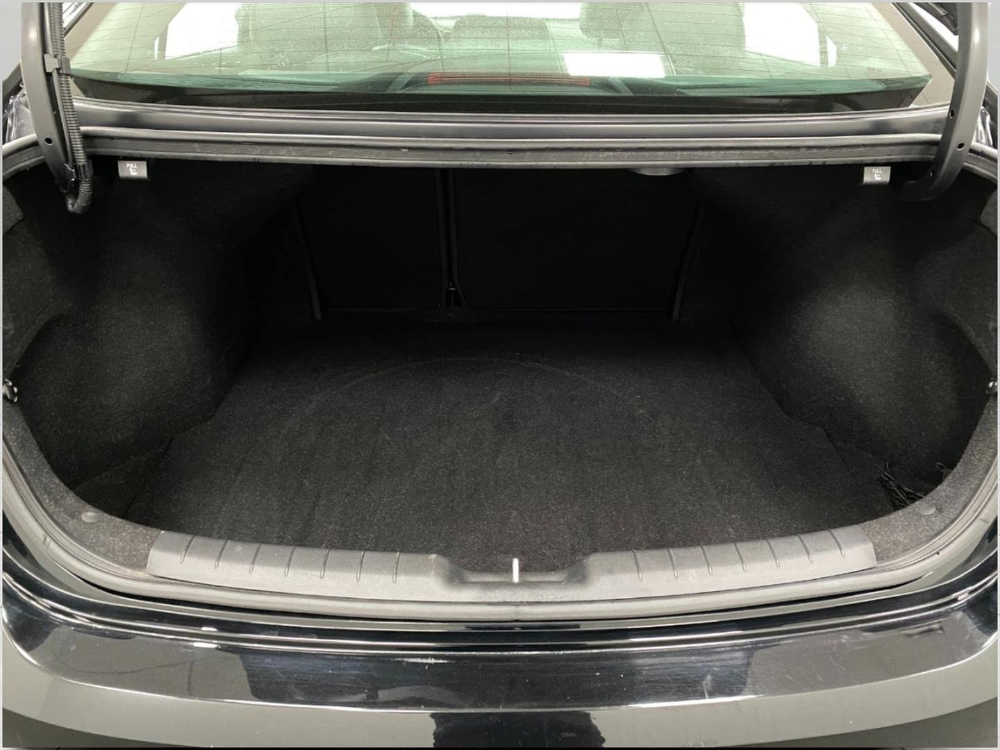 Used 2019 Hyundai Elantra Limited w/ Cargo Package FWD image 6