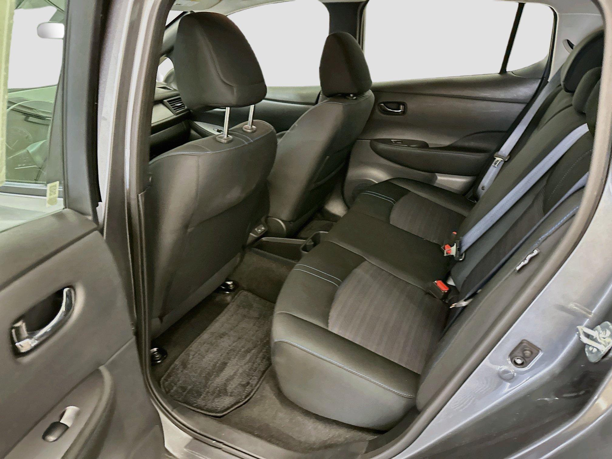 Used 2025 Nissan Leaf S FWD image 28