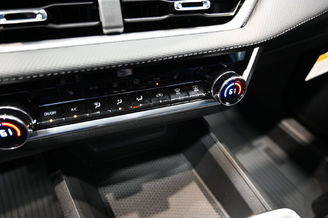 New 2027 Chevrolet Equinox LT w/ Convenience Package II FWD image 17