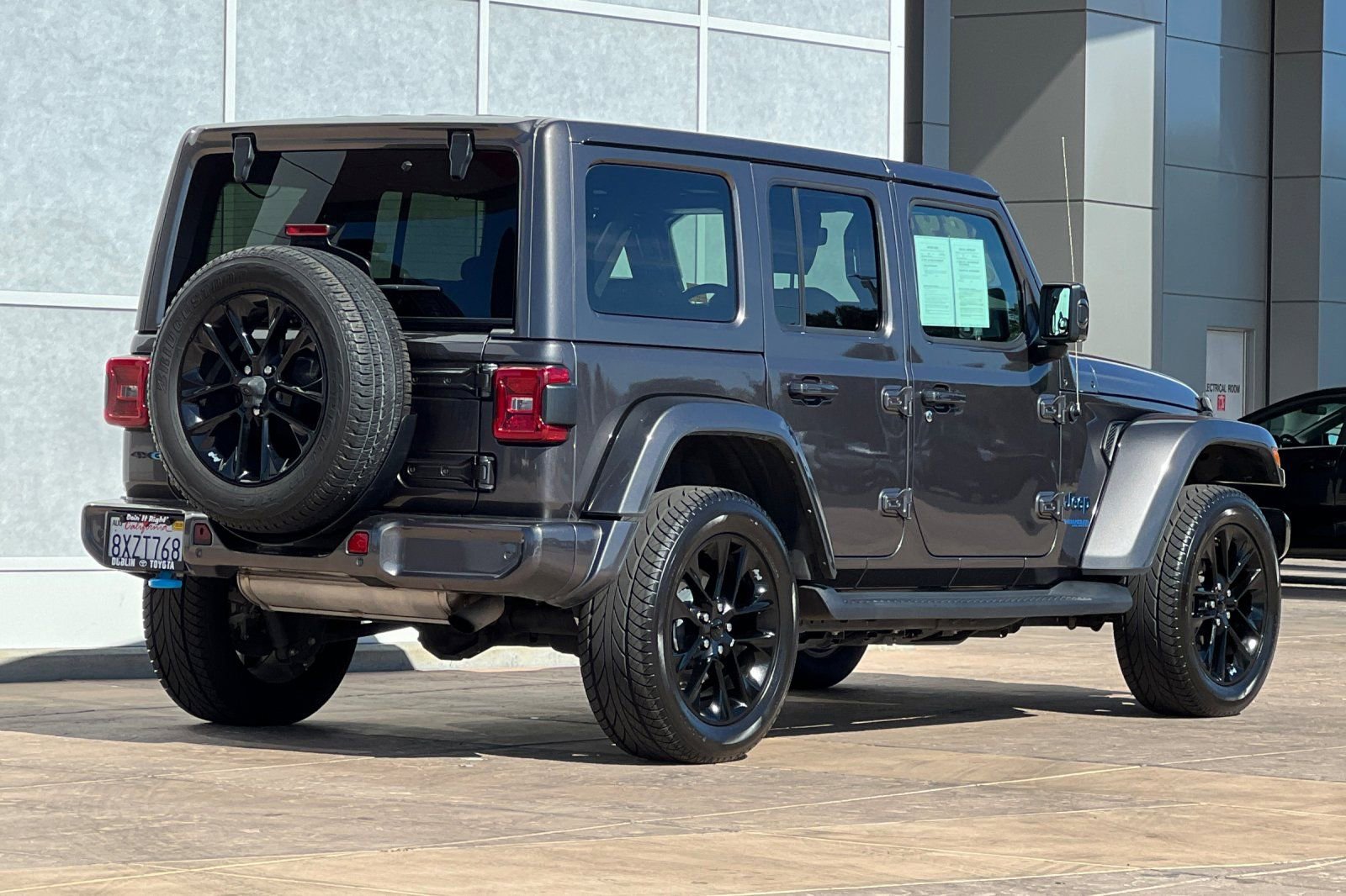 Used 2021 Jeep Wrangler Unlimited Sahara video 4