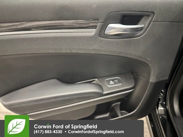 Used 2022 Chrysler 300 Touring L image 25