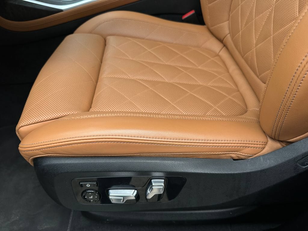 Used 2024 BMW X7 xDrive40i w/ M Sport Package AWD/4WD image 27
