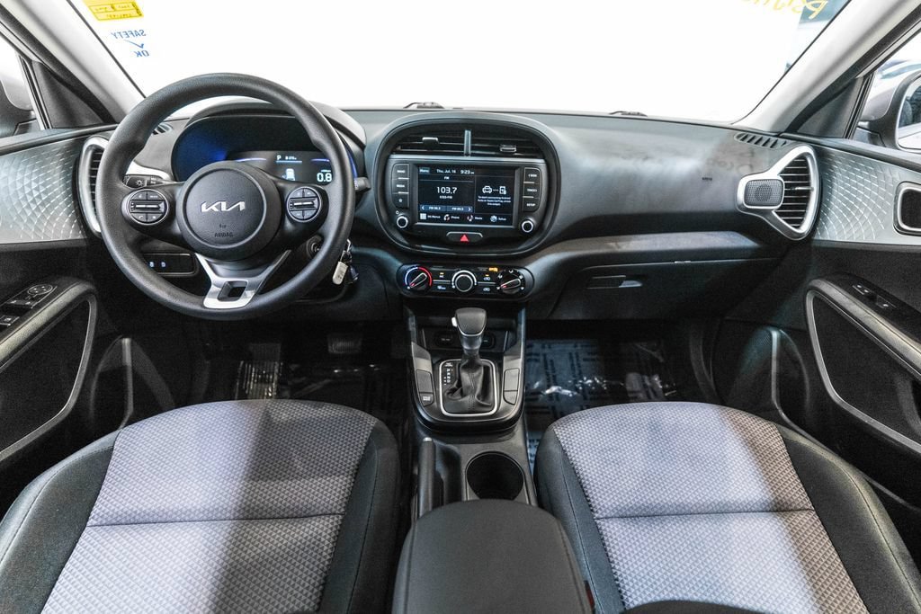Used 2025 Kia Soul LX FWD image 13