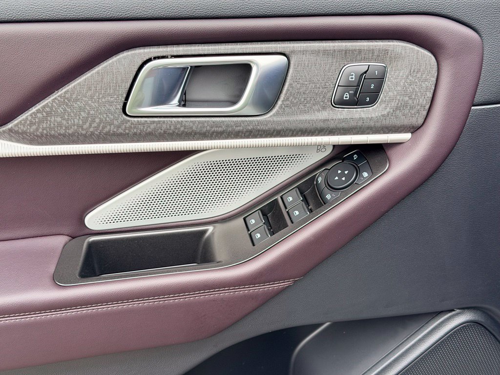 New 2027 Ford Explorer Platinum RWD image 18