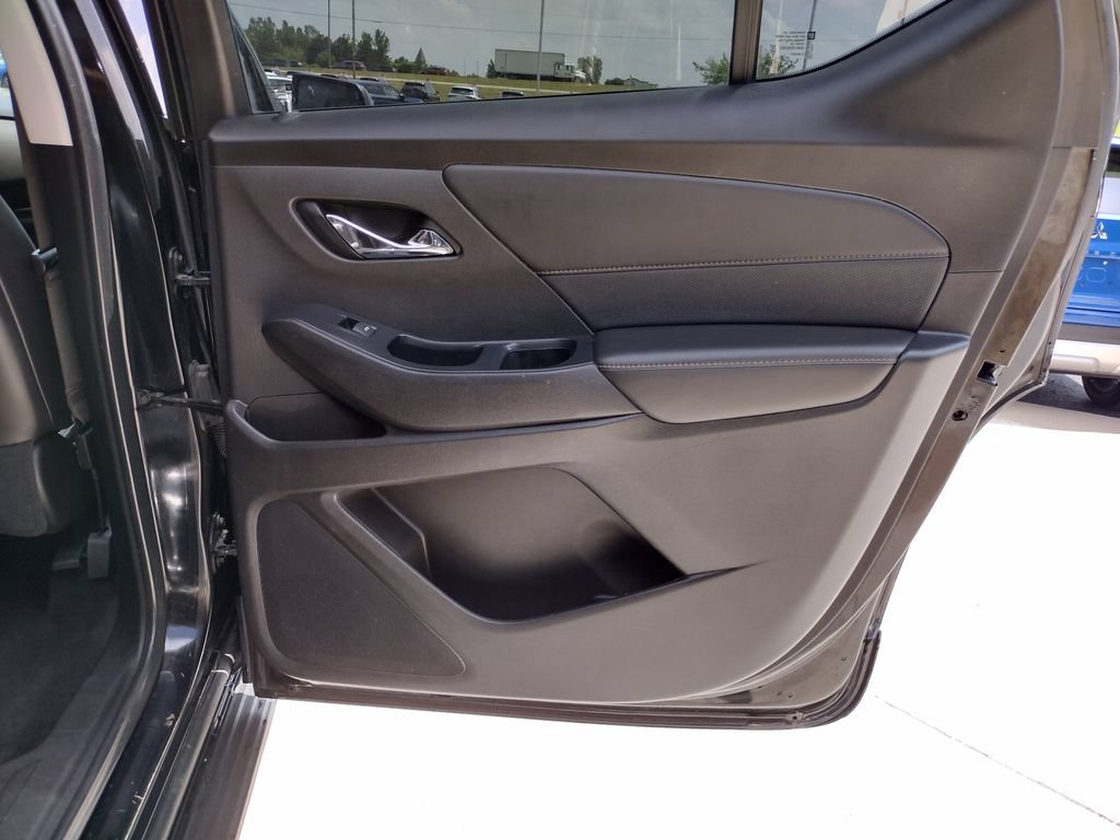 Used 2021 Chevrolet Traverse Premier w/ Redline Edition AWD/4WD image 26