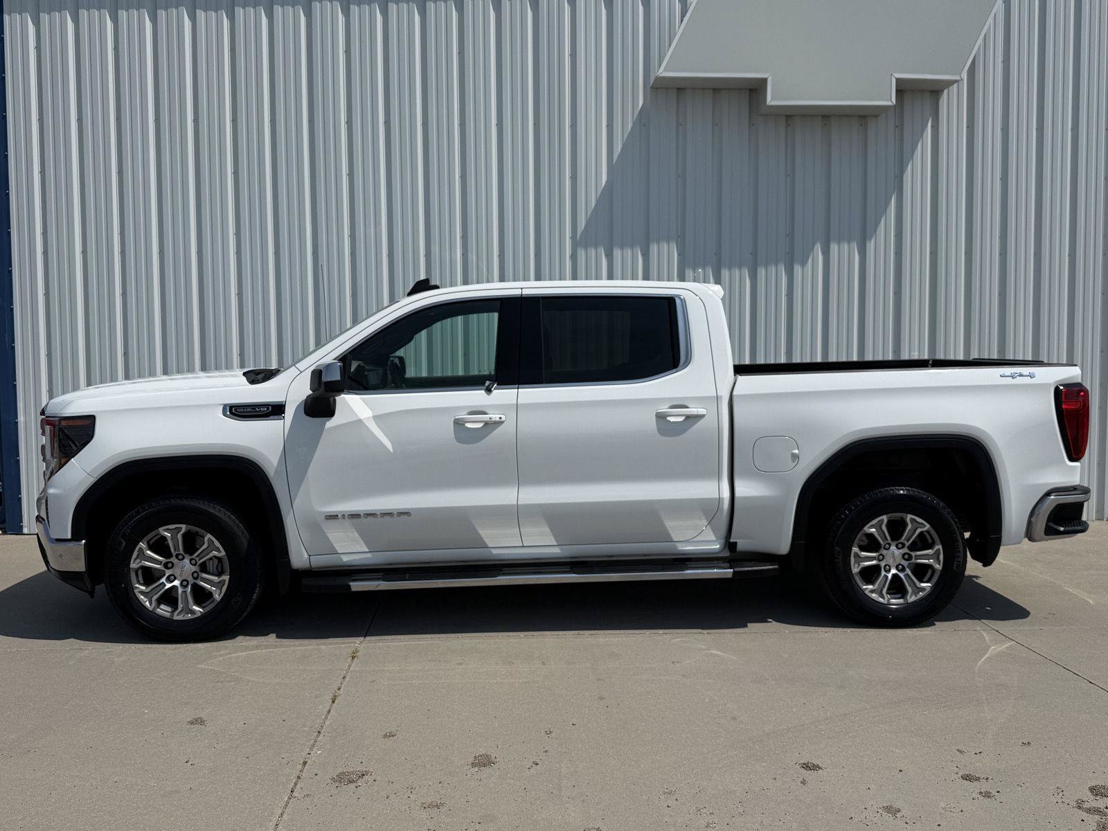 Used 2022 GMC Sierra 1500 SLE AWD/4WD image 8
