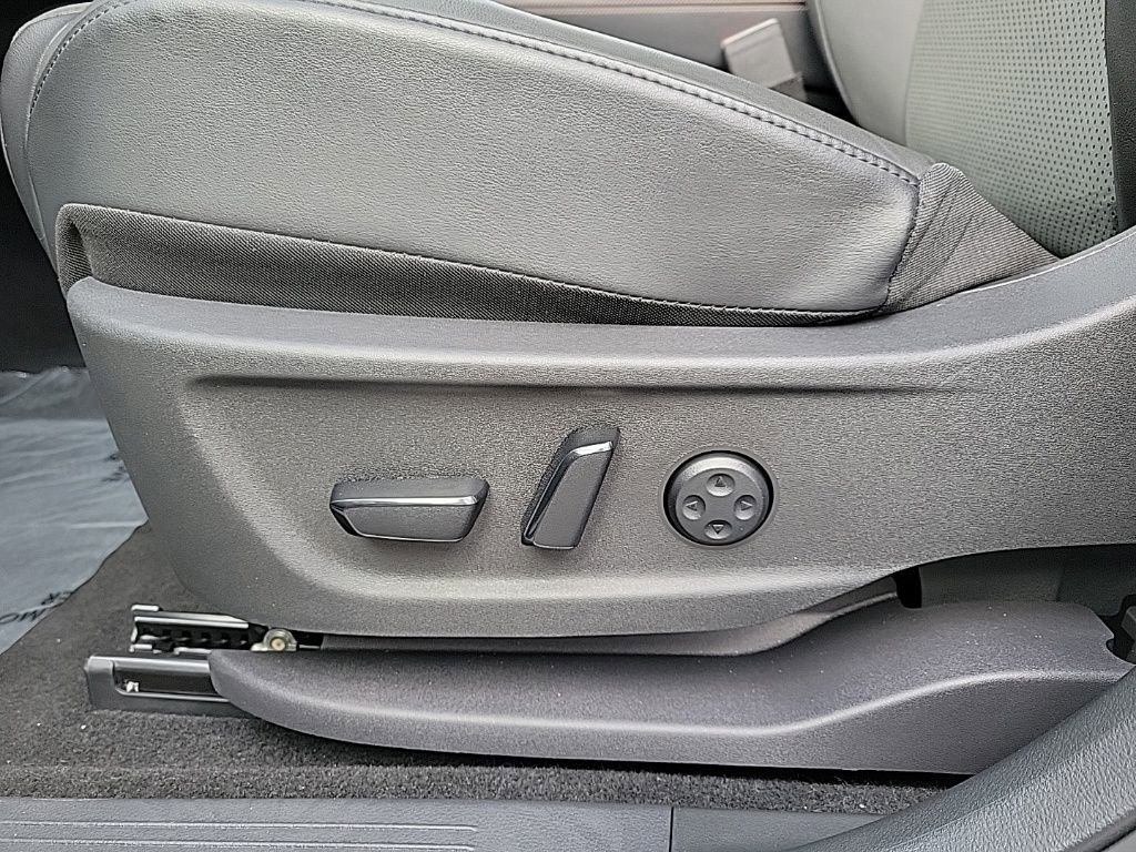 Used 2023 Nissan Ariya FWD image 12