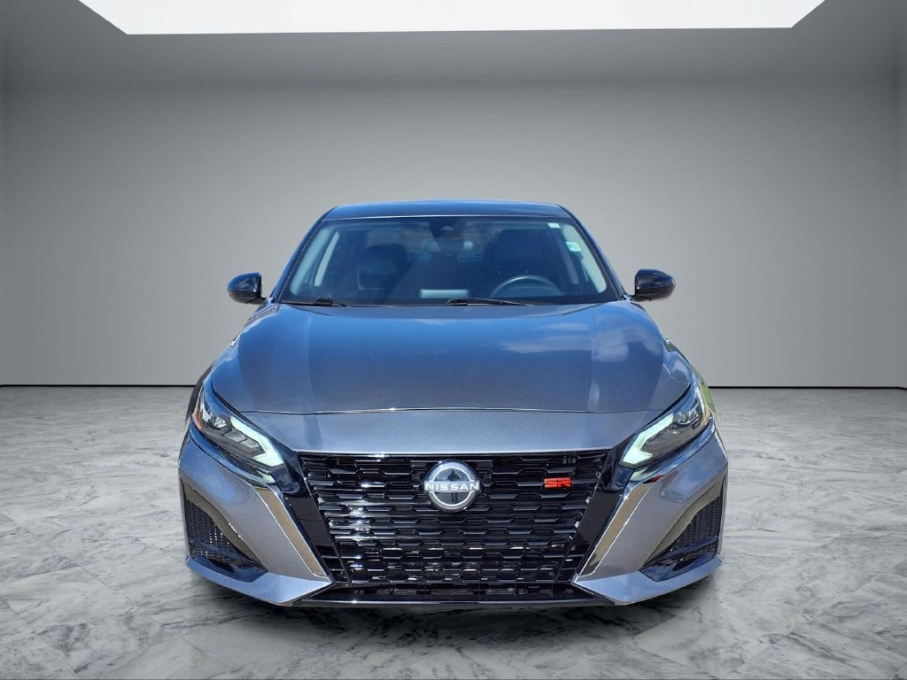 Used 2023 Nissan Altima 2.5 SR FWD image 2