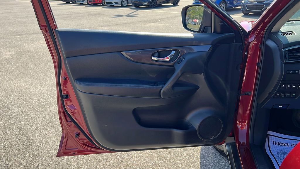 Used 2020 Nissan Rogue SV image 10