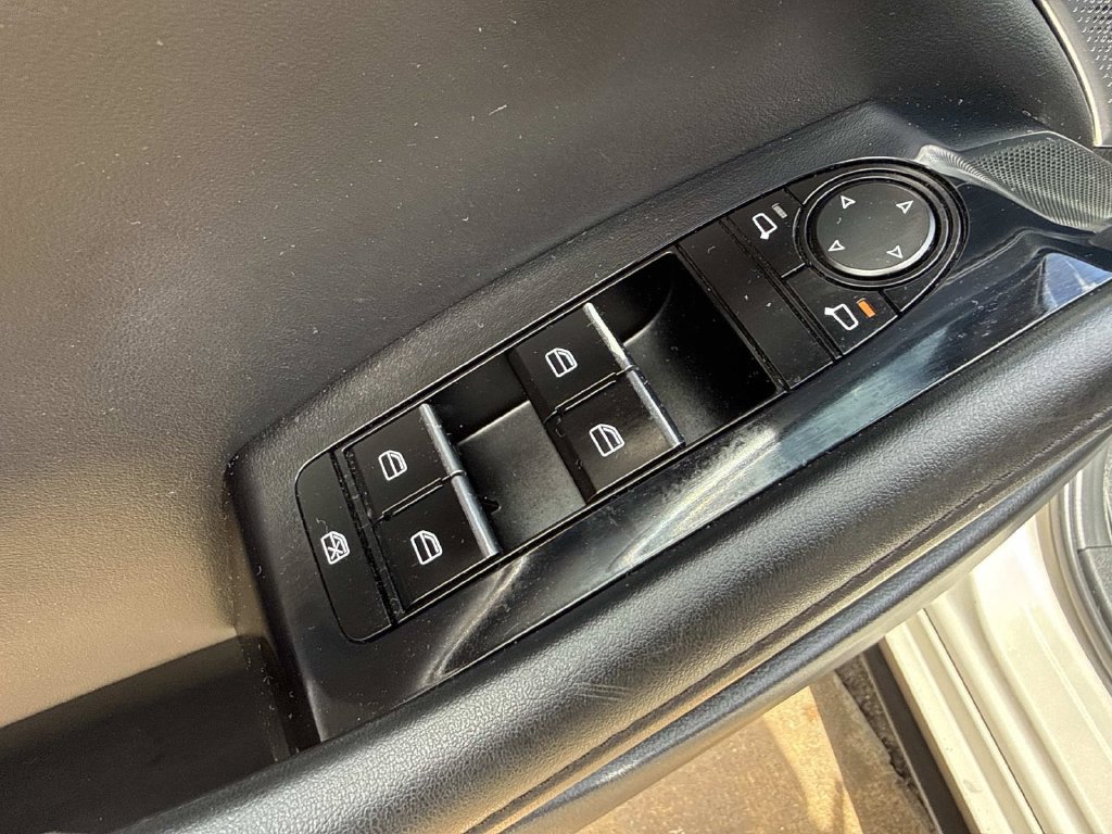 Used 2023 MAZDA MAZDA3 s AWD/4WD image 21