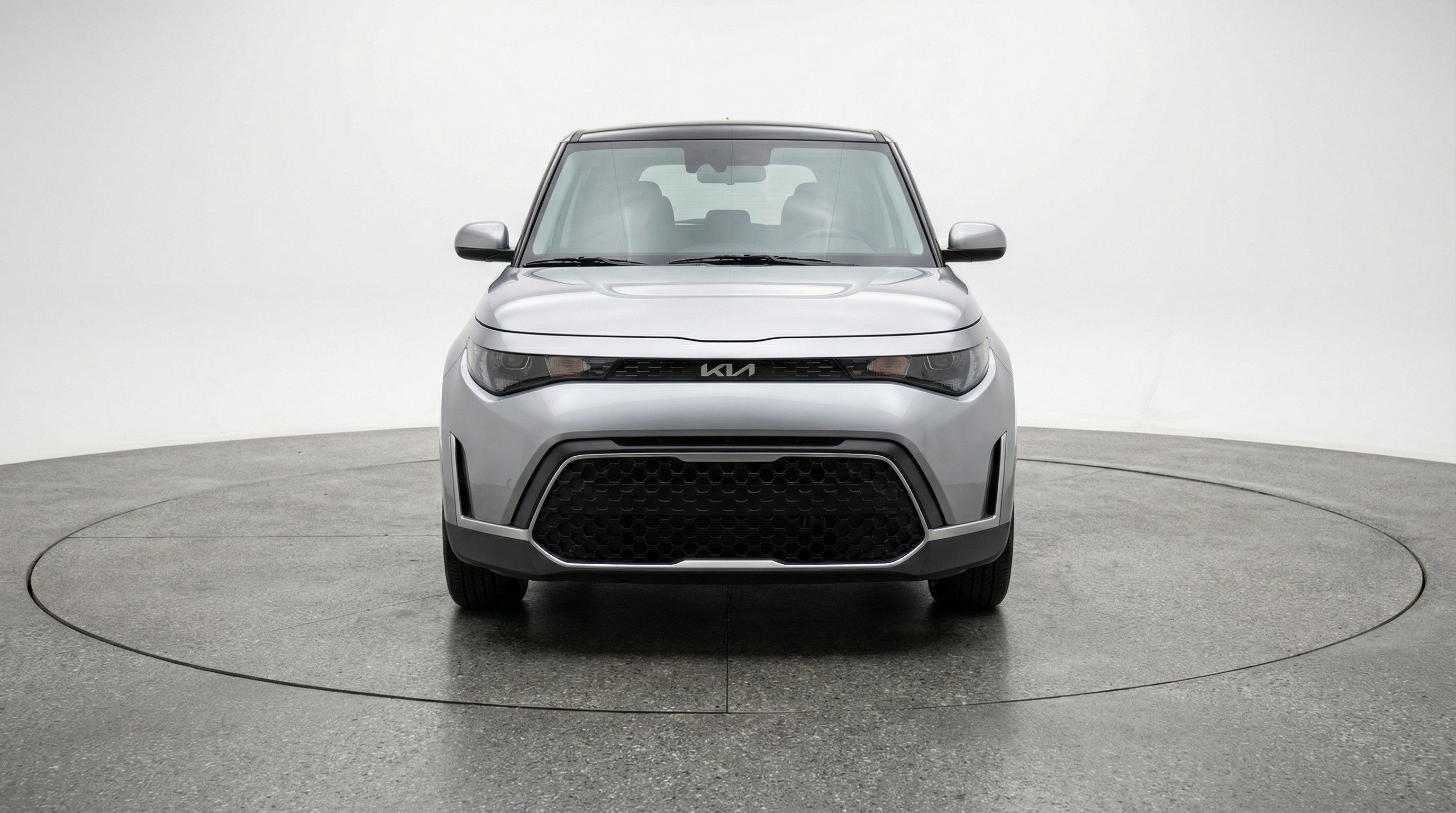 Used 2025 Kia Soul LX w/ LX Technology Package FWD image 2