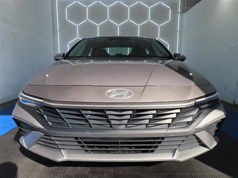 Used 2024 Hyundai Elantra SEL FWD image 3