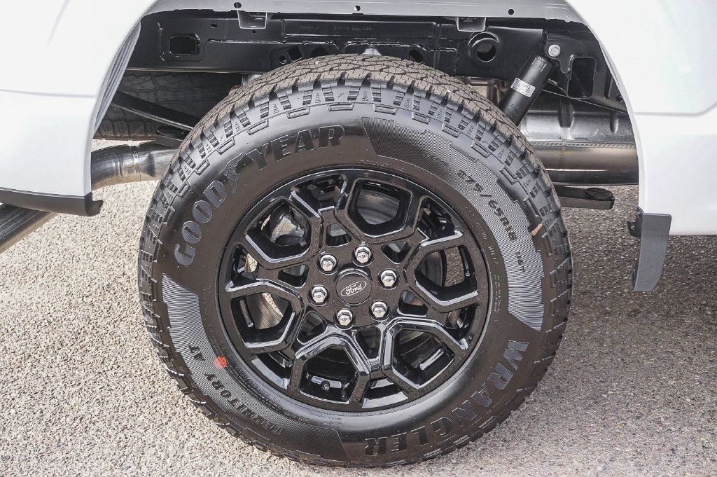 New 2026 Ford F150 XLT w/ XLT Black Appearance Package AWD/4WD image 8