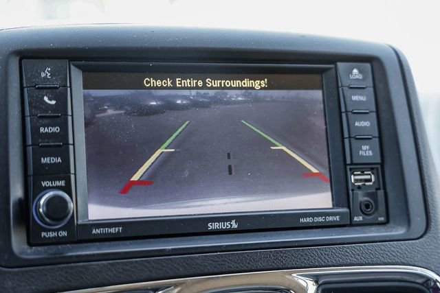 Used 2016 Chrysler Town & Country Touring FWD image 19