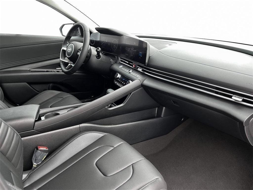 New 2025 Hyundai Elantra Limited w/ Cargo Package image 15