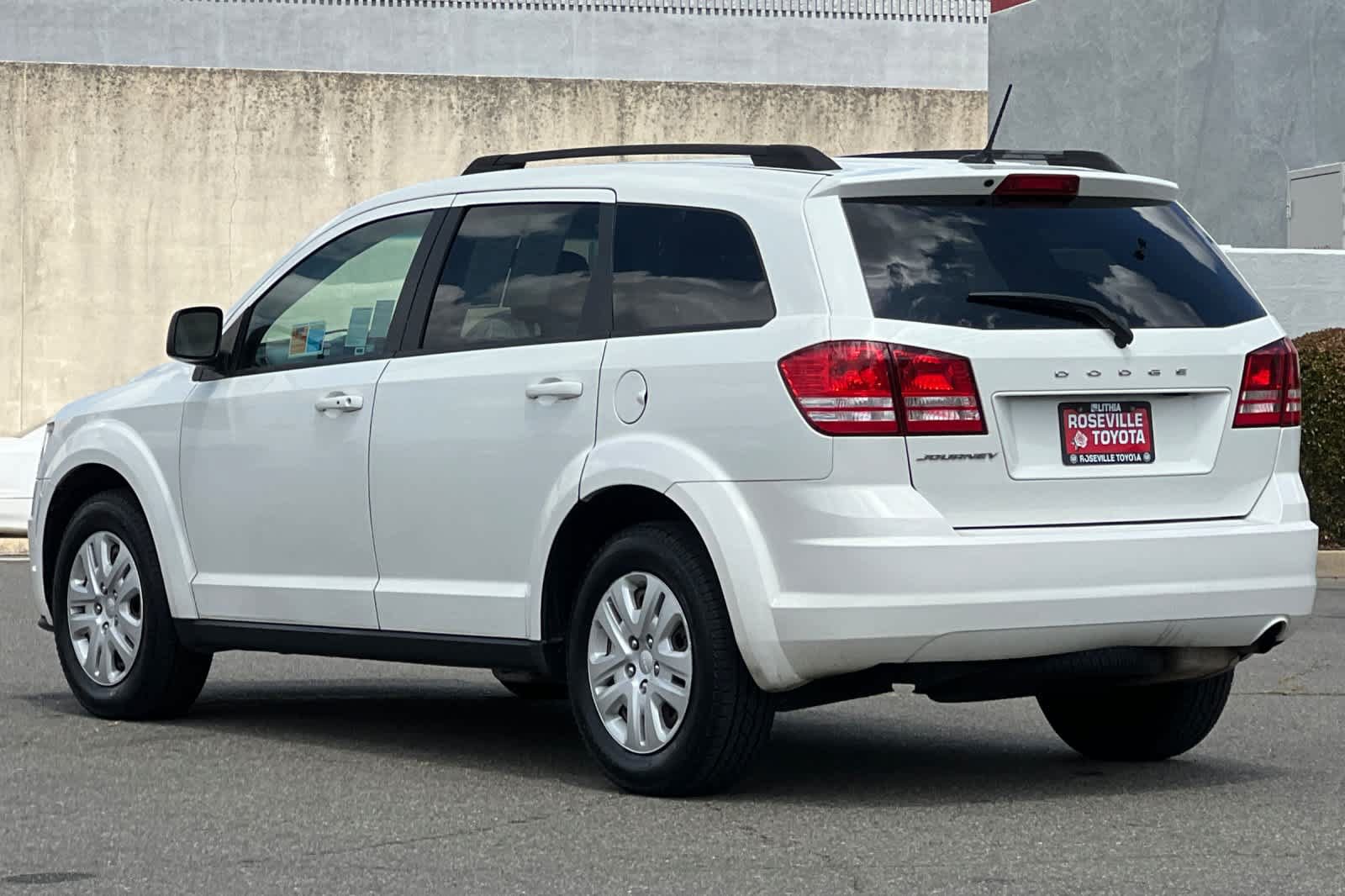Used 2018 Dodge Journey SE w/ Connectivity Group FWD image 7