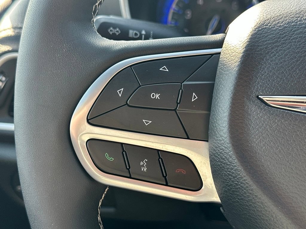 Used 2025 Chrysler Pacifica Select FWD image 19