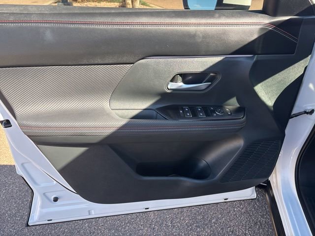 Used 2025 Nissan Kicks SR image 19