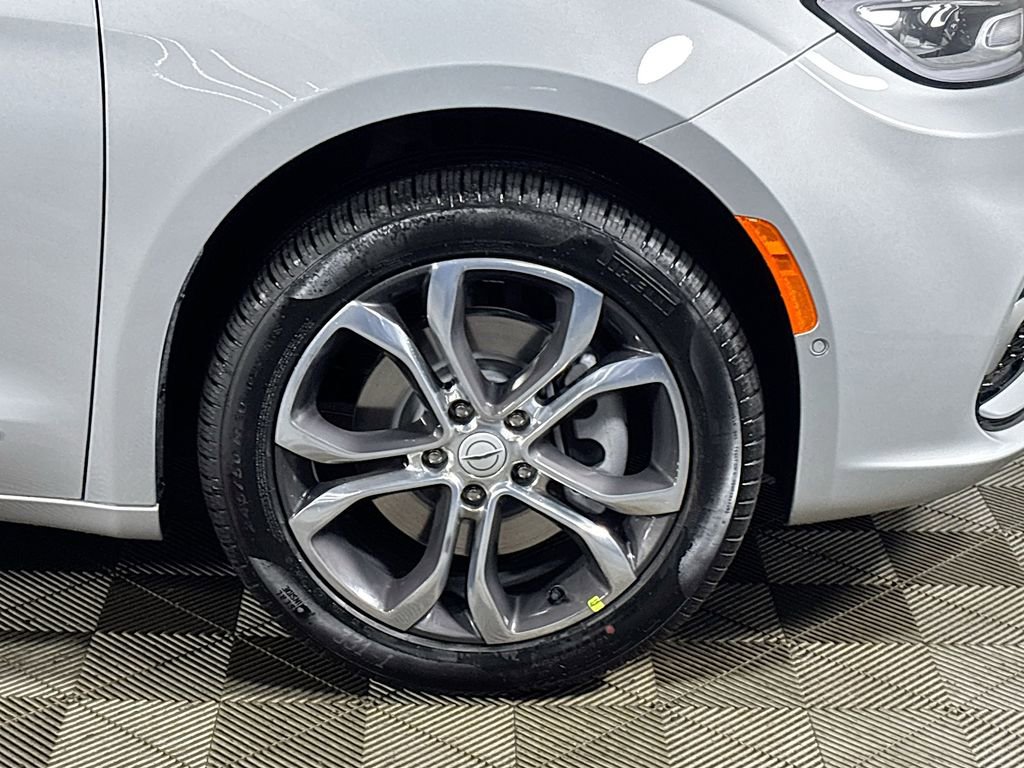 New 2026 Chrysler Pacifica Pinnacle image 23