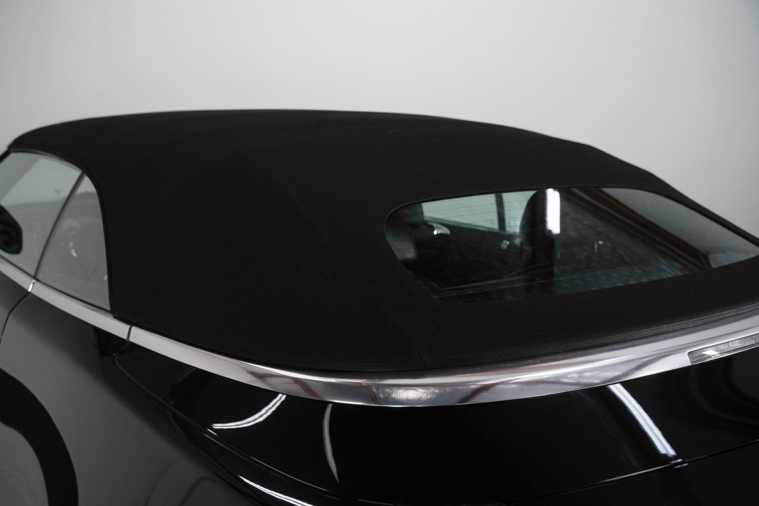 Used 2019 Rolls-Royce Dawn RWD image 23