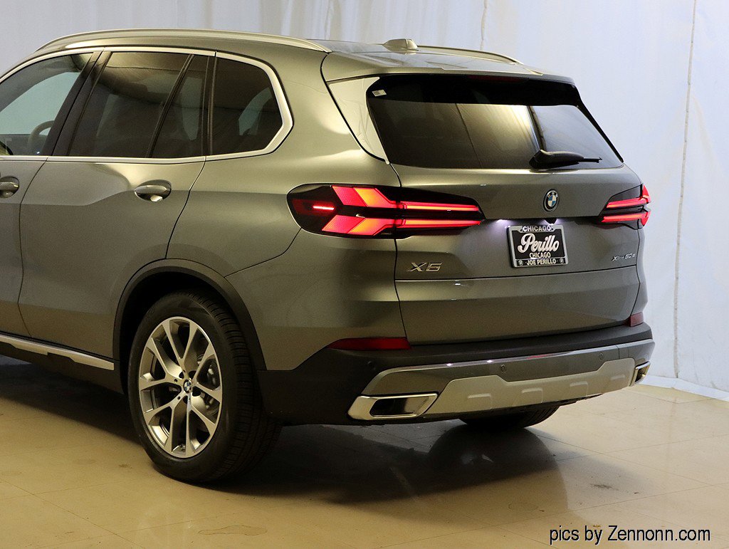 New 2026 BMW X5 xDrive50e w/ Climate Comfort Package AWD/4WD image 8