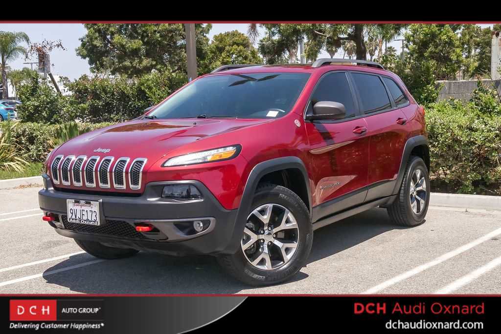 Used 2015 Jeep Cherokee Trailhawk w/ Comfort/Convenience Group AWD/4WD image 1