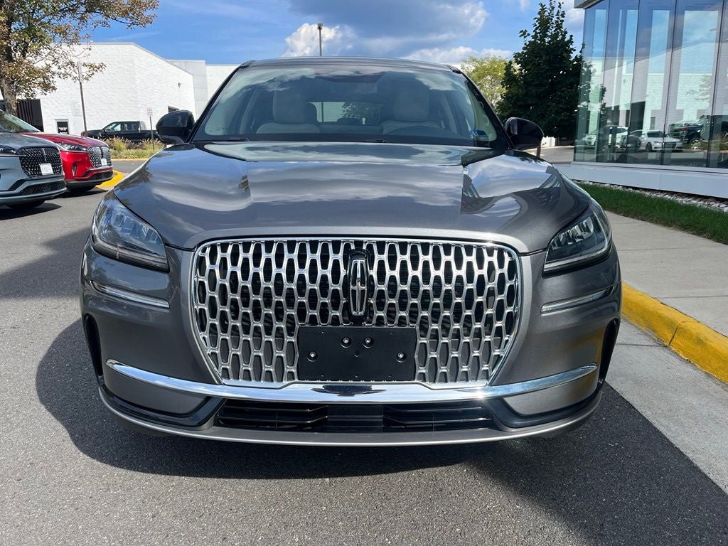 Used 2025 Lincoln Corsair AWD image 2