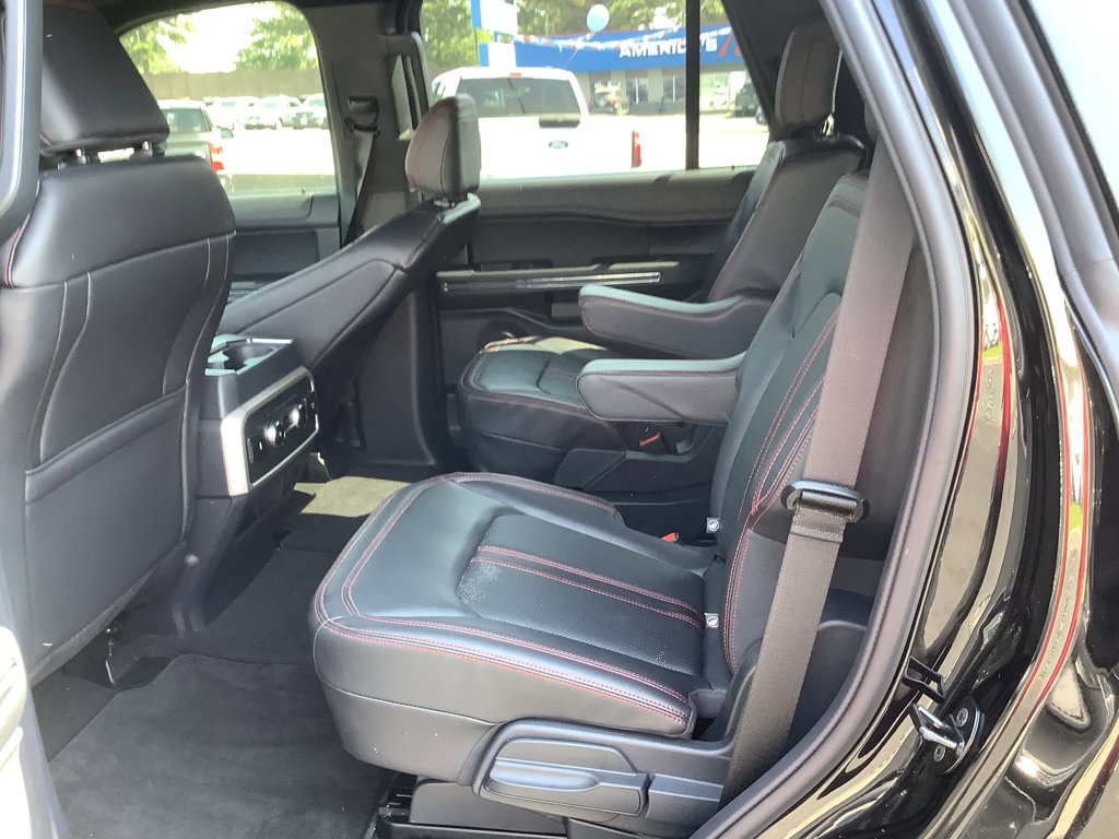 Used 2024 Ford Expedition Limited image 11