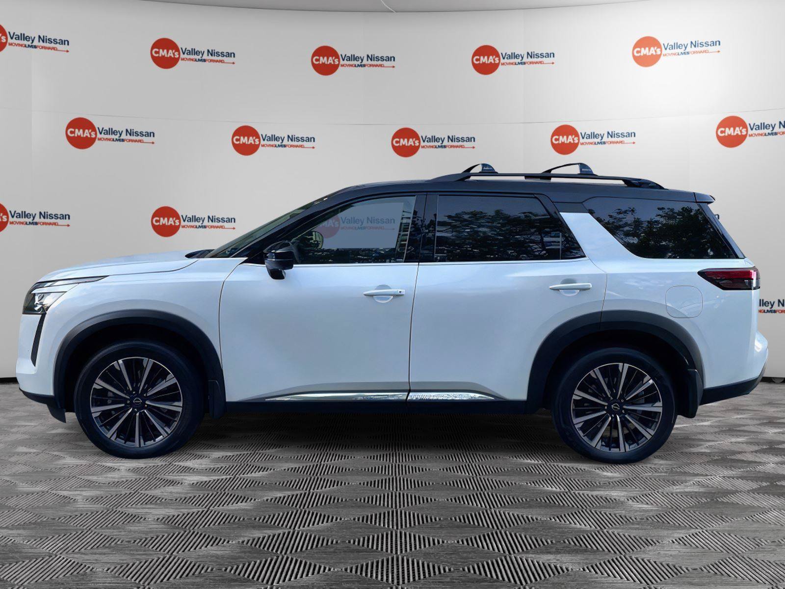 New 2026 Nissan Pathfinder Platinum AWD/4WD image 2