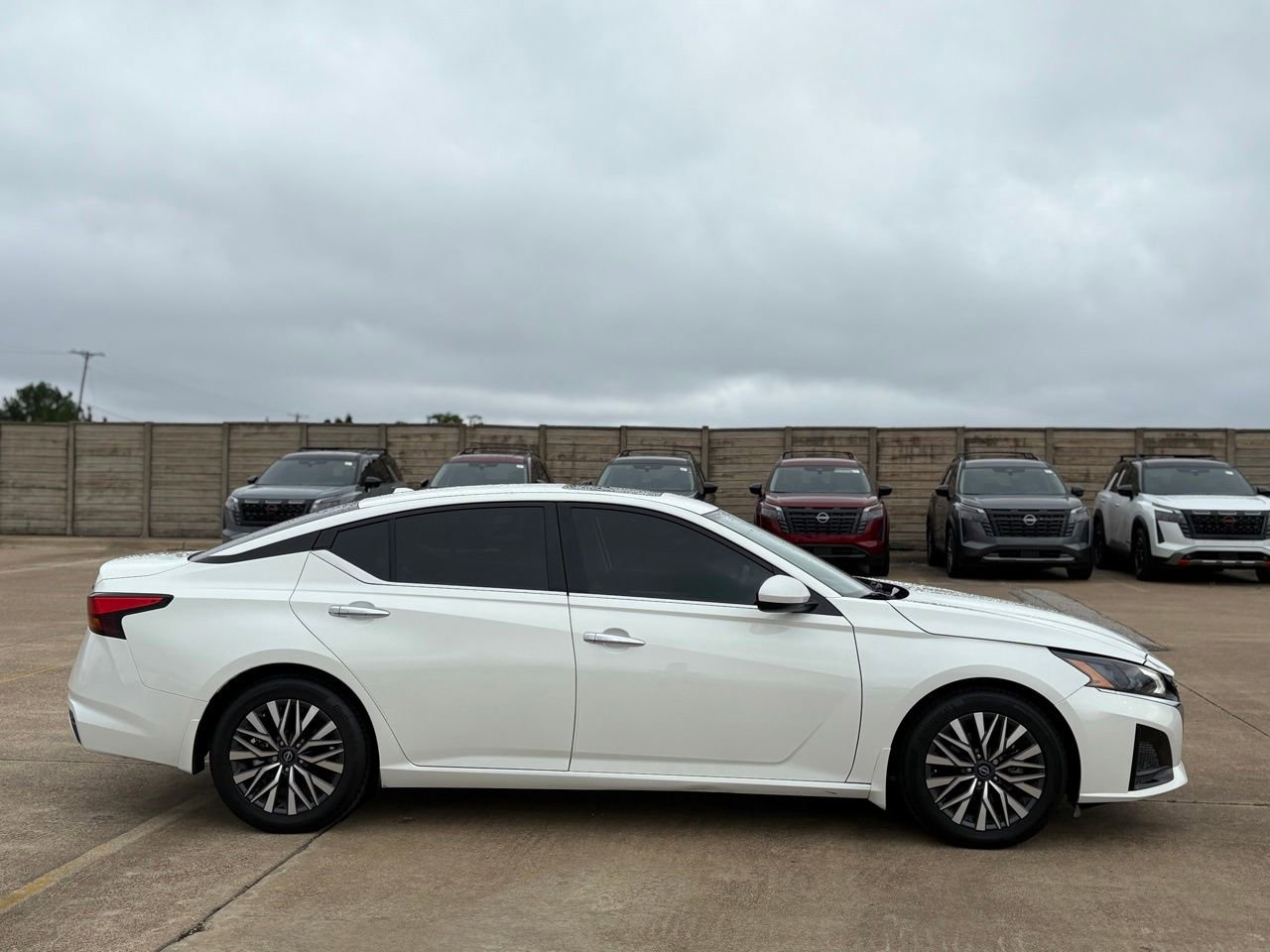Certified 2023 Nissan Altima 2.5 SV w/ SV Premium Package FWD image 7
