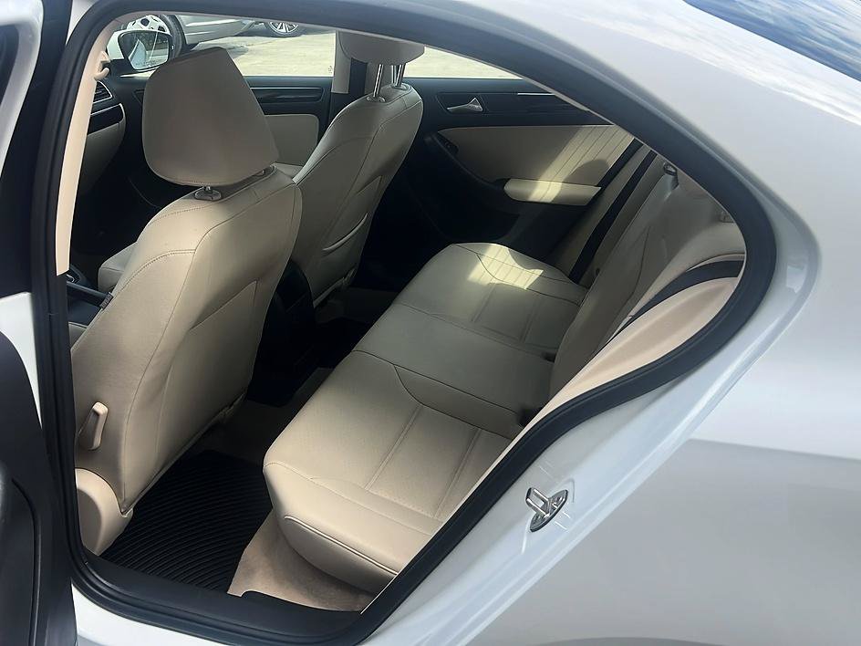 Used 2016 Volkswagen Jetta SEL FWD image 18