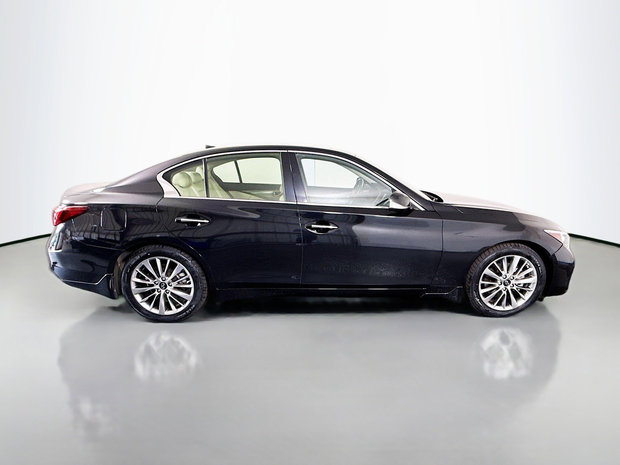 Used 2022 INFINITI Q50 Luxe w/ Cargo Package image 11