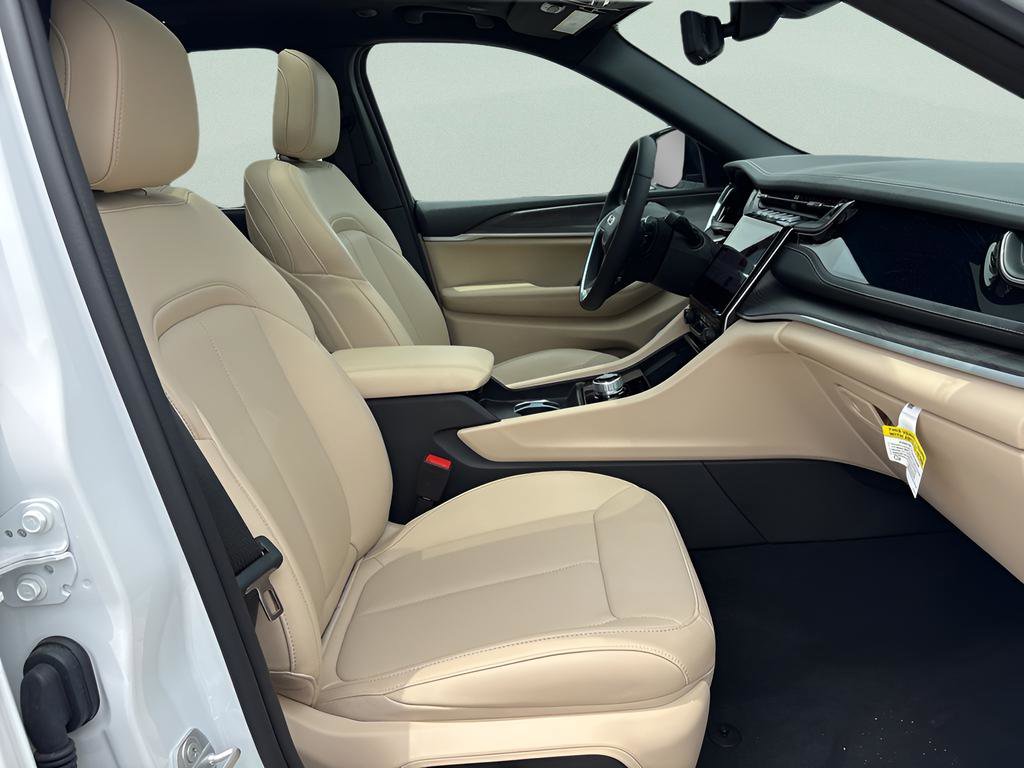 New 2024 Jeep Grand Cherokee Limited 4xe w/ Luxury Tech Group II image 32