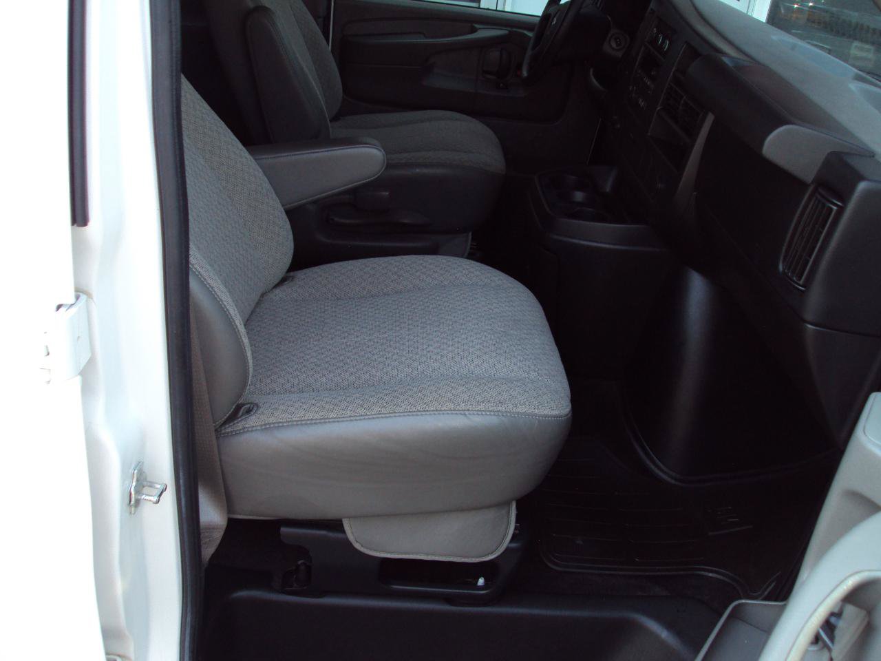 Used 2013 Chevrolet Express 1500 LT w/ LT Preferred Equipment Group AWD/4WD image 14