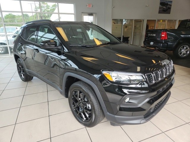 New 2026 Jeep Compass Latitude image 2