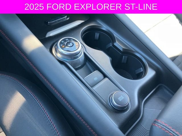 Used 2025 Ford Explorer ST-Line w/ ST-Line Street Pack AWD/4WD image 37