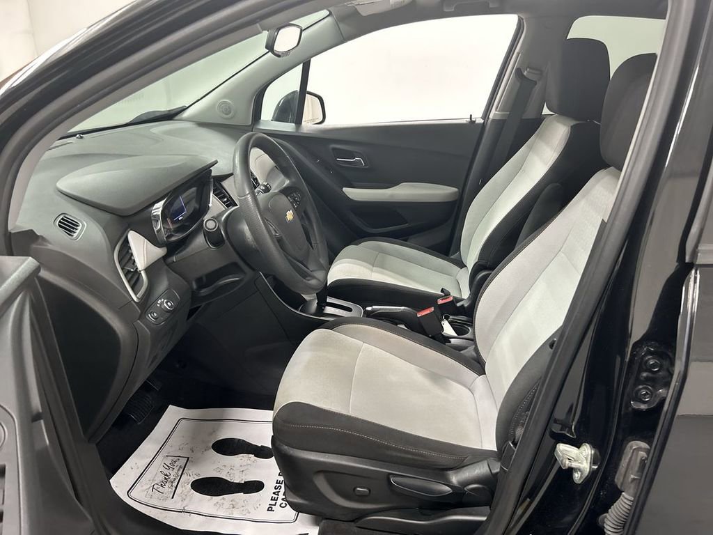 Used 2020 Chevrolet Trax LS w/ Tint and Cruise Package FWD image 9