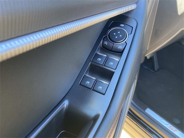 Used 2025 Ford Explorer ST-Line image 19