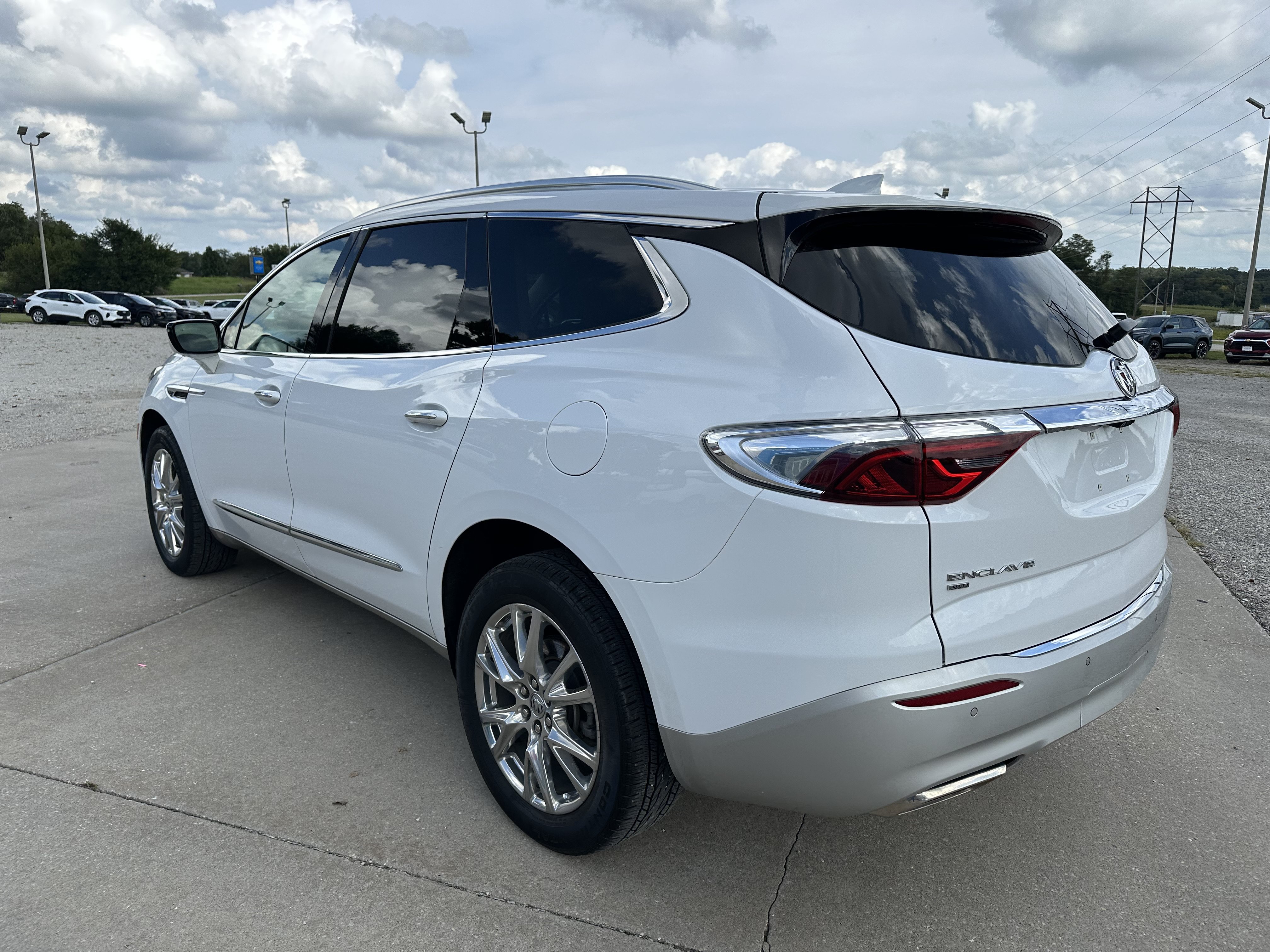 Used 2024 Buick Enclave Premium AWD/4WD image 5