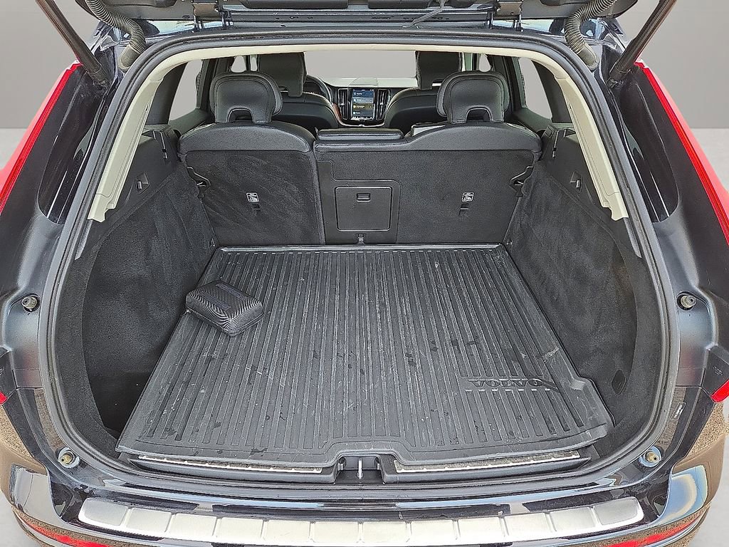 Certified 2023 Volvo XC60 B5 Plus w/ Climate Package image 14