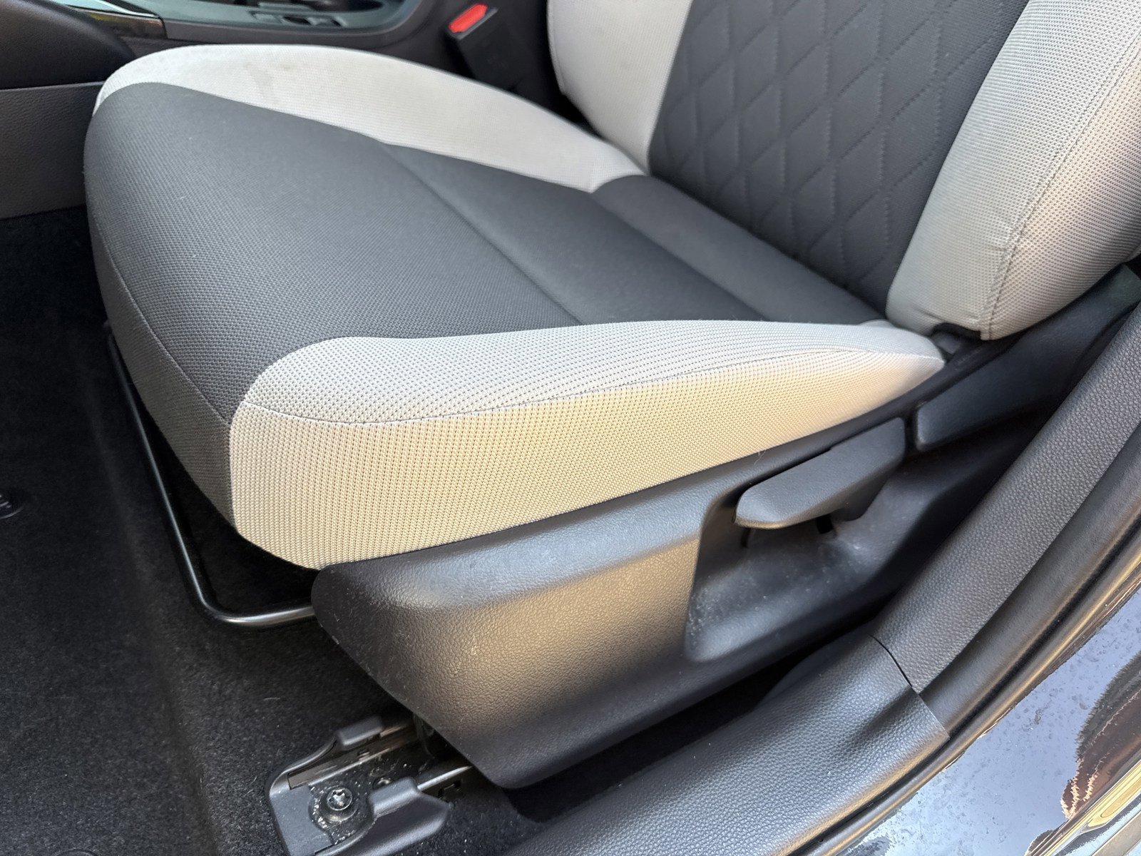 Used 2024 Toyota Corolla LE w/ LE Convenience Package image 9