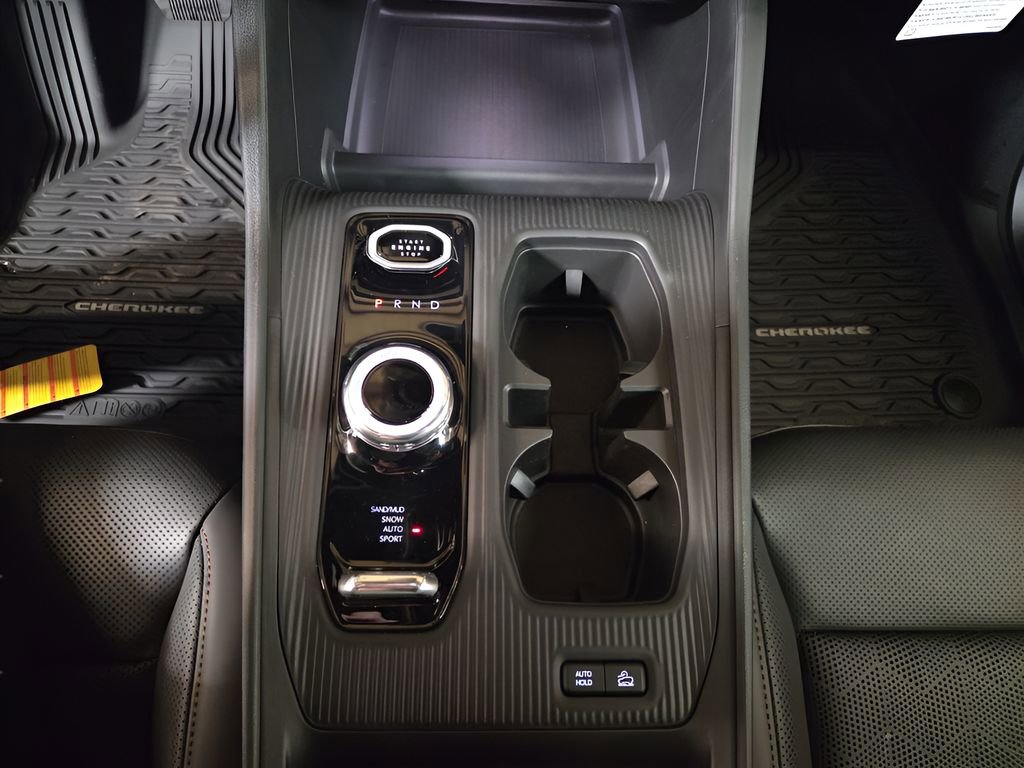 New 2026 Jeep Cherokee Overland image 17