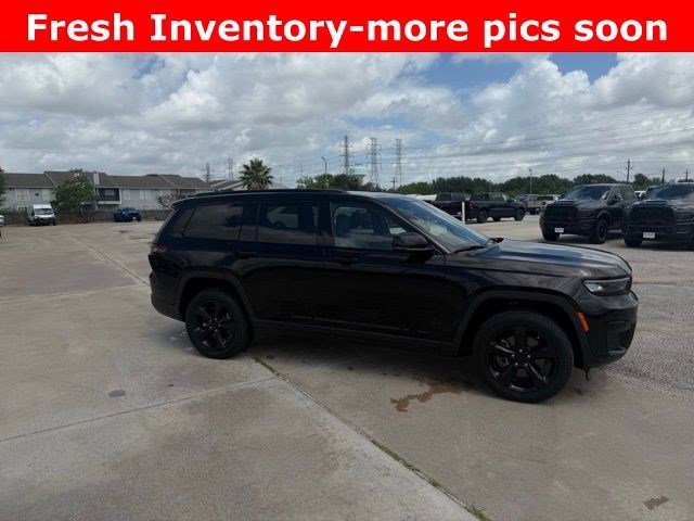 Used 2023 Jeep Grand Cherokee L Laredo RWD image 2